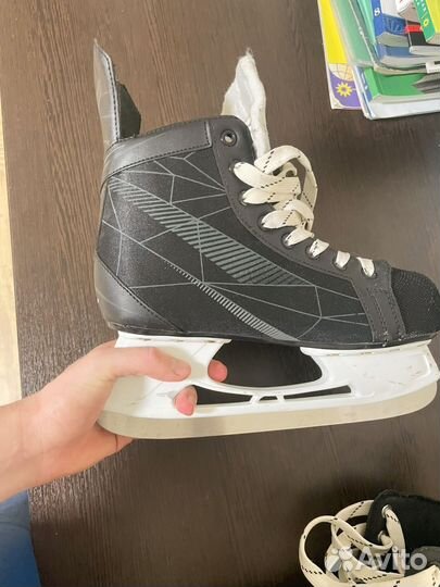 Коньки хоккейные