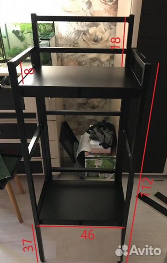 Стойка с аквариумами и оборудованием