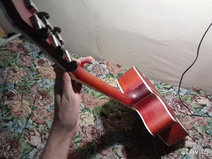 Гитара электроакустическая