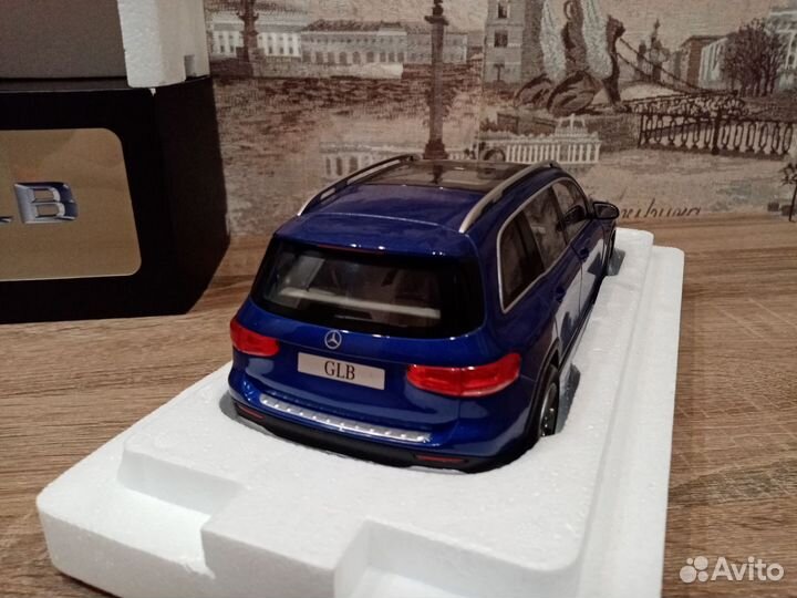 Модель 1:18 Mercedes Benz GLB