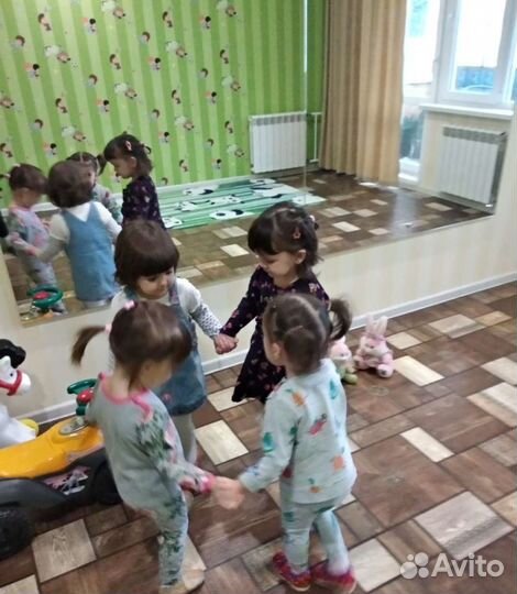 Большое настенное зеркало