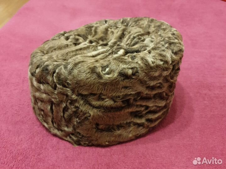 Шапка из каракуля женская