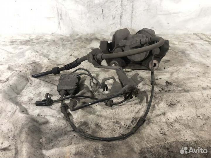 Суппорт тормозной передний левый Bmw 3-Series F30