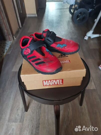 Кроссовки детские adidas marvel