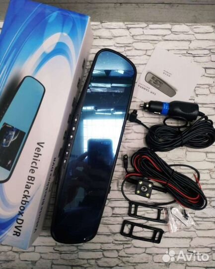 Видеорегистратор с камерой заднего вида