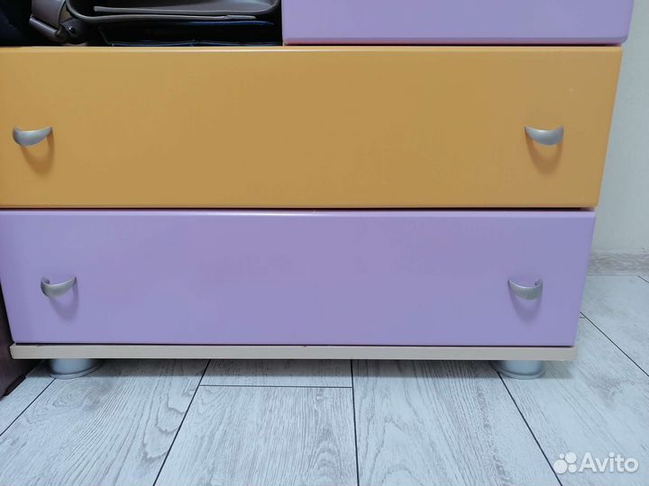 Детская мебель бу (шкаф и стол)