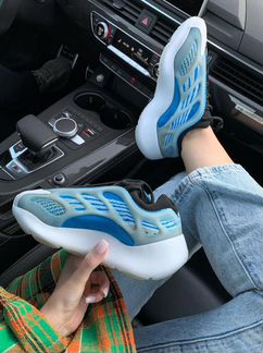 Adidas Yeezy 700 V3 Arzareth, 5,5 US