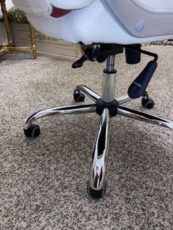 Кожанное кресло