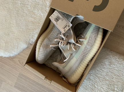 Yeezy 350 v2 оригинал