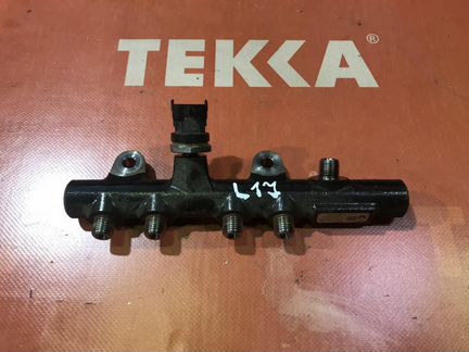 Топливная рампа без форсунок от рено Сандеро 2