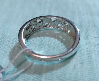 Серебряное кольцо с фианитами «Спаси и сохрани»