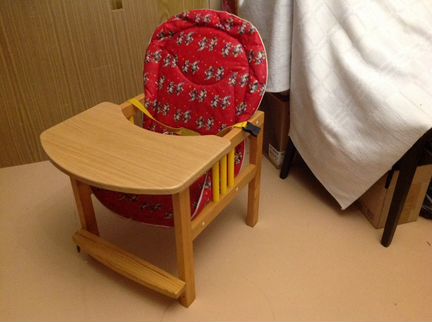 Стул-стол для кормления малышей