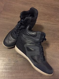 Кроссовки женские