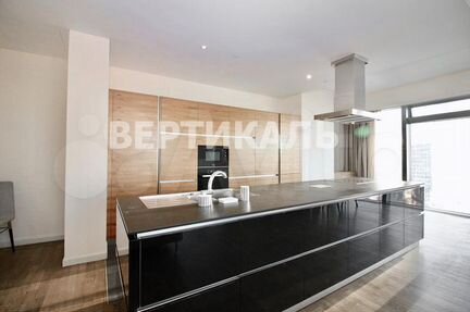 3-к квартира, 200 м², 54/74 эт.