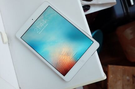 iPad mini 16gb + cellular и клавиатура Logitech