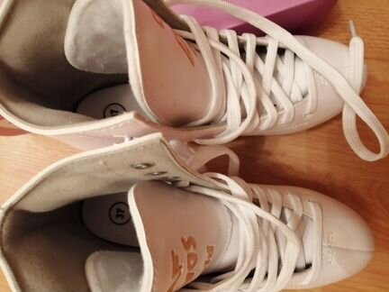 Коньки фигурные женские Graf Davos Gold