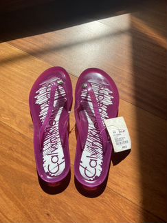 Сланцы Calvin Klein новые