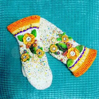 Варежки с вышивкой Солнышко