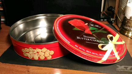Банки из под печенья большая и средняя