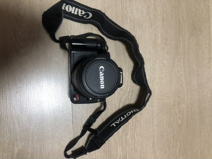 Зеркальный фотоаппарат Canon
