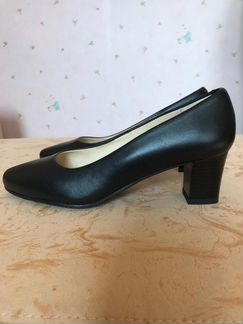 Чёрные кожаные туфли