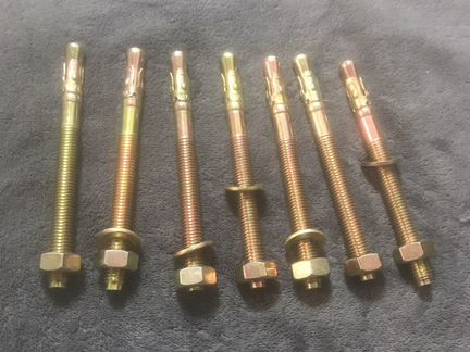 Анкер клиновый 10х120 новый