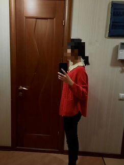 Красный свитер
