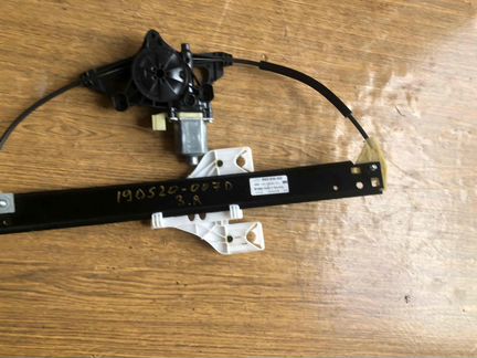 Стеклоподъемник задний правый Audi A4