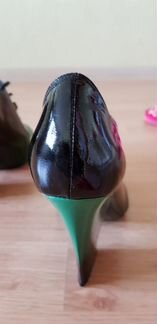 Новые ботинки лаковая кожа