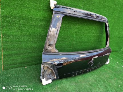 Крышка багажника Toyota Land Cruiser 200 в идеале