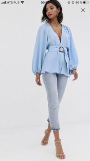 Блузка рубашка с глубоким вырезом и поясом