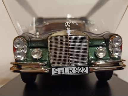 Mercedes 280 SE 3,5 W111 cabriolet 1969 Norev 1:18