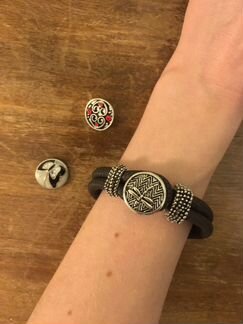 Новый кожаный браслет со сменными панелями