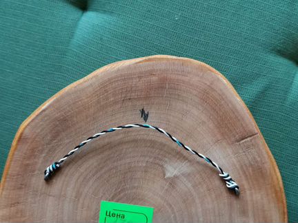 Подкова на счастье на спиле натурального дерева