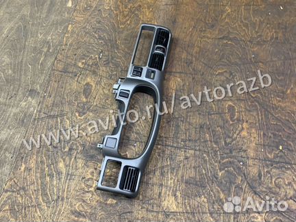 Накладка передней панели на Isuzu Wizard