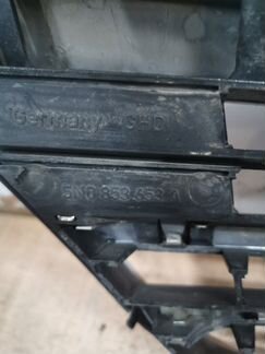 Решетка радиатора передняя Volkswagen Tiguan 5N