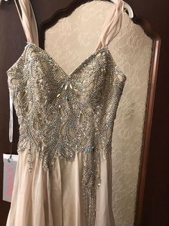 Платье jovani украшенно кристалами. Размер 4 Амери
