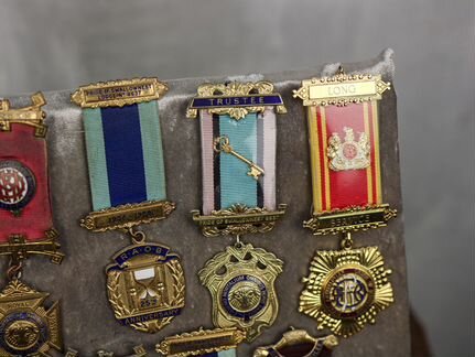 Старинная коллекция массонских знаков