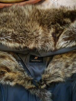 Куртка-парка с мехом енота женская