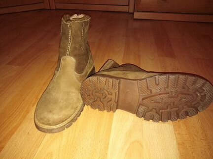 Женские высокие ботинки или даже сапоги