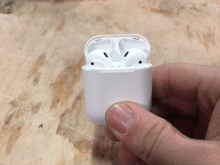 Беспроводные наушники 1 поколение. отигинал заряд