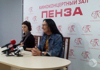 Переводчик возьмет доп.работу на декабрь-январь