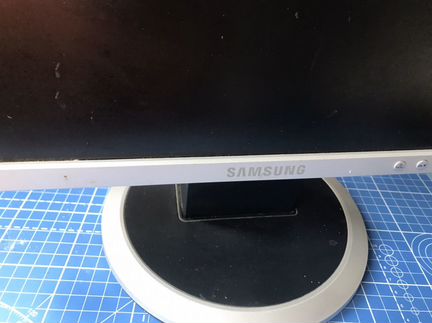 Монитор samsung