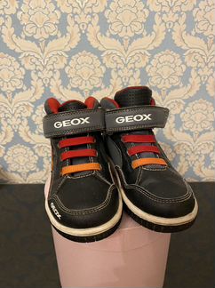 Светящиеся кроссовки geox