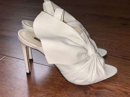 Босоножки Zara