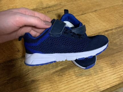 Кроссовки котофей 27