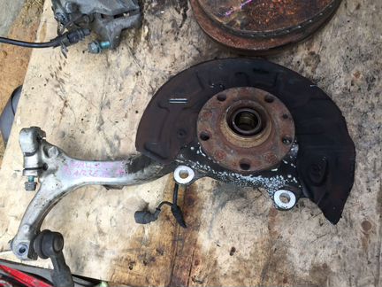 Поворотный кулак правый 8E0407242B Audi A4 8E