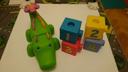 Развивающая игрушка для малышей Крокодил