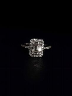 Золотое кольцо с бриллиантами и сертификатом