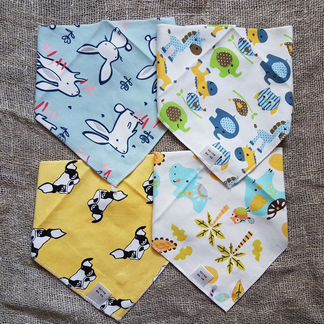 Слюнявчики-банданы новые комплект 4 шт